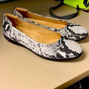 Snakeskin print Naturalizer flats
